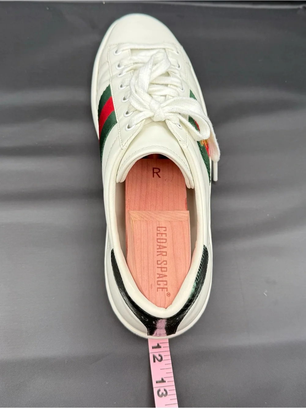 Gucci Ace Bee Embroidered Leather Sneakers Size 9 Includes COA & Accessories